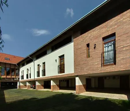 Maja Apartament *